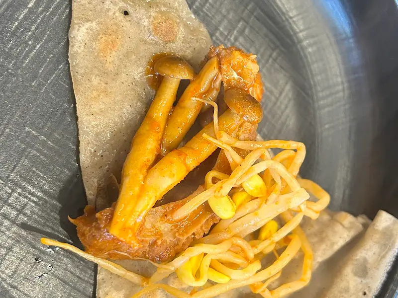 메밀전에 싸 먹는 등갈비찜