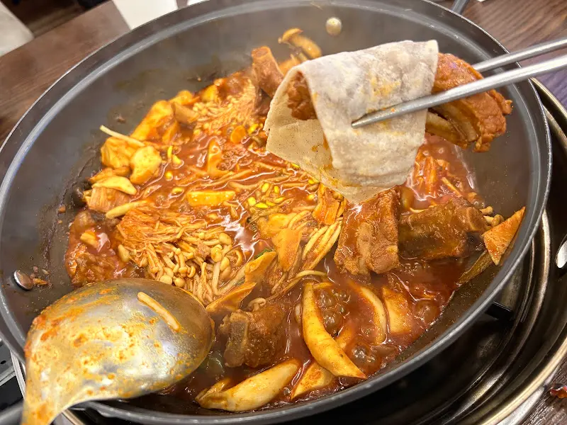 젓가락을 멈출 수 없는 맛