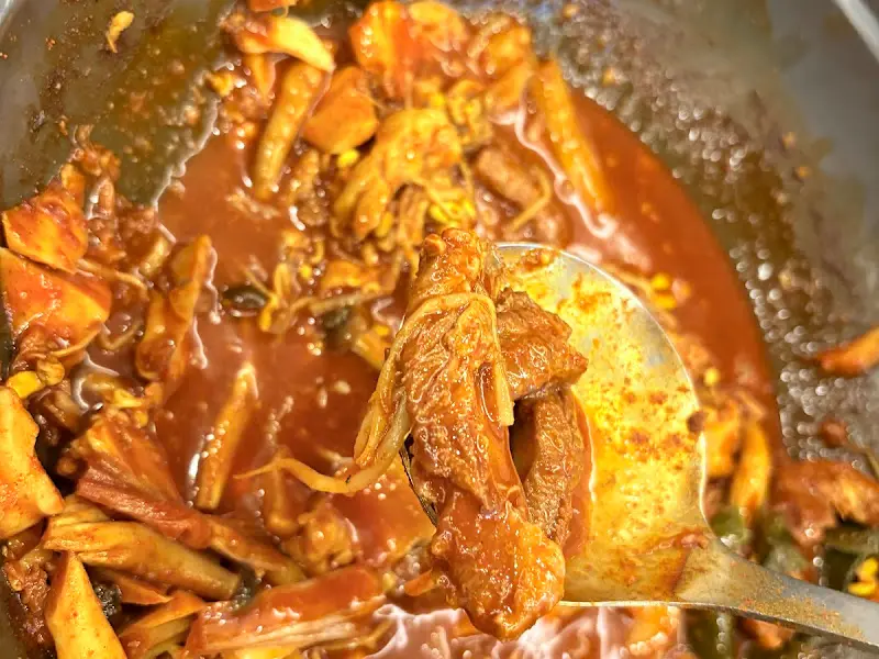 맛있게 비워낸 등갈비찜 냄비