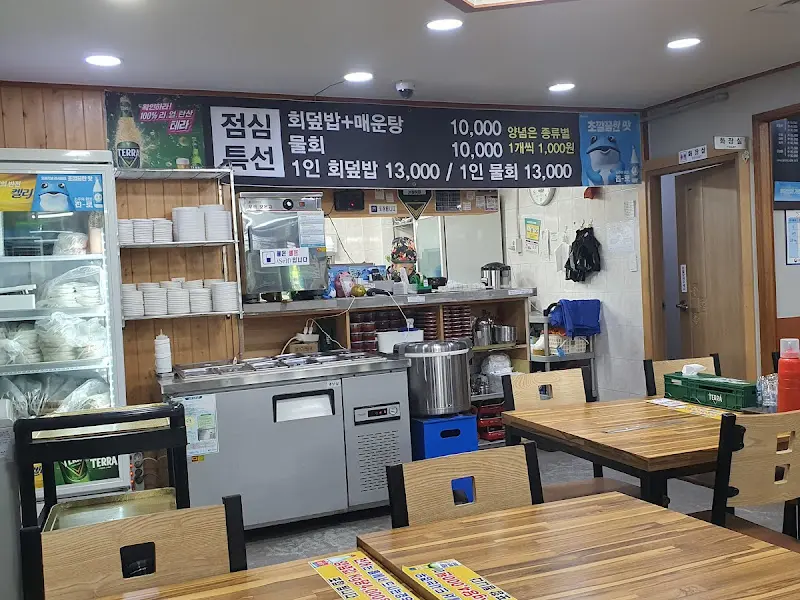 정겨운 분위기의 거창횟집 내부