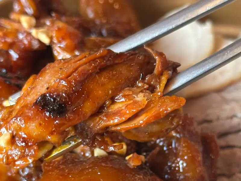 윤기가 좌르르 흐르는 불족발