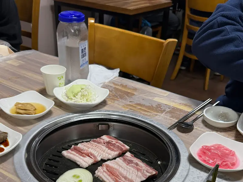 돈나라 테이블 세팅