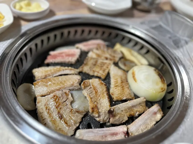 돈나라 익어가는 고기