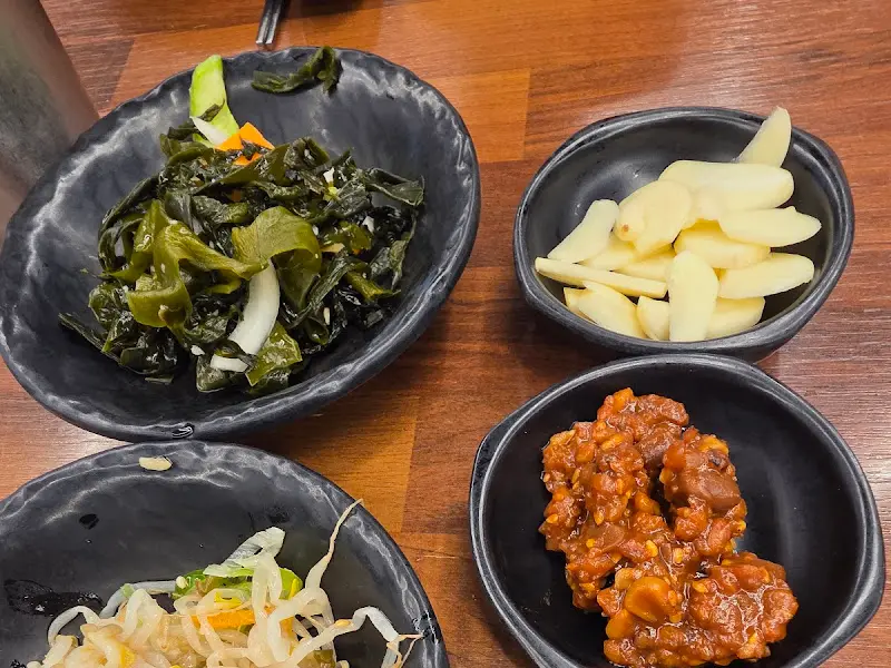 다양한 밑반찬들