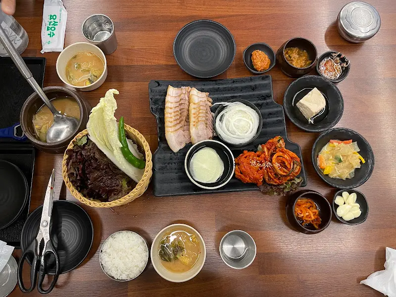 다채로운 보쌈 정식 구성