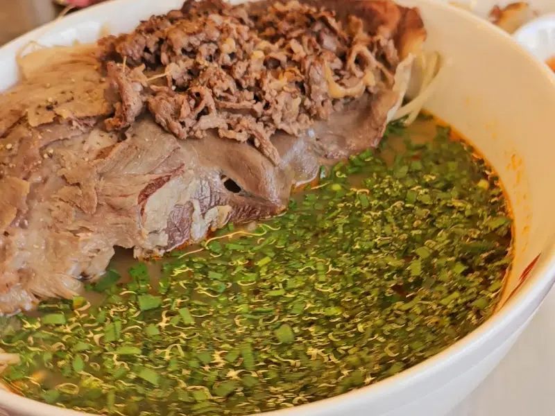 : 푸짐한 양지 쌀국수