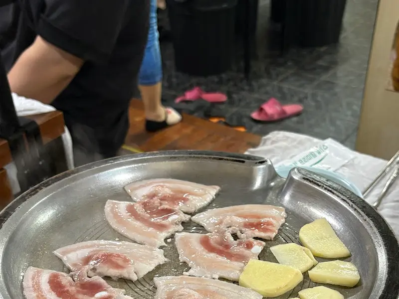 노릇노릇 익어가는 냉삼