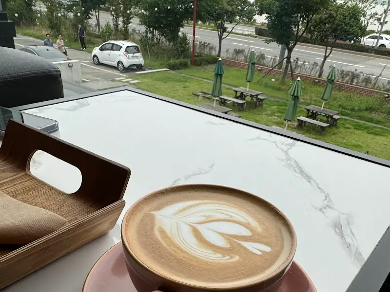 테이블에서 바라본 낙동강 뷰