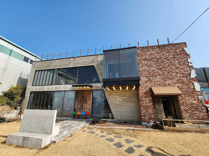 카페 외부 모습