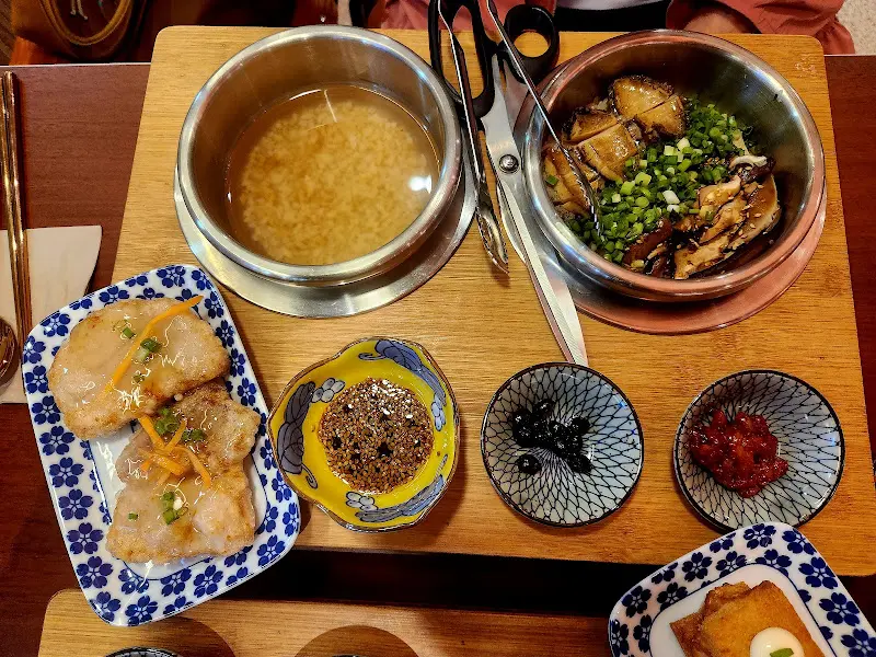 다양한 솥밥 메뉴