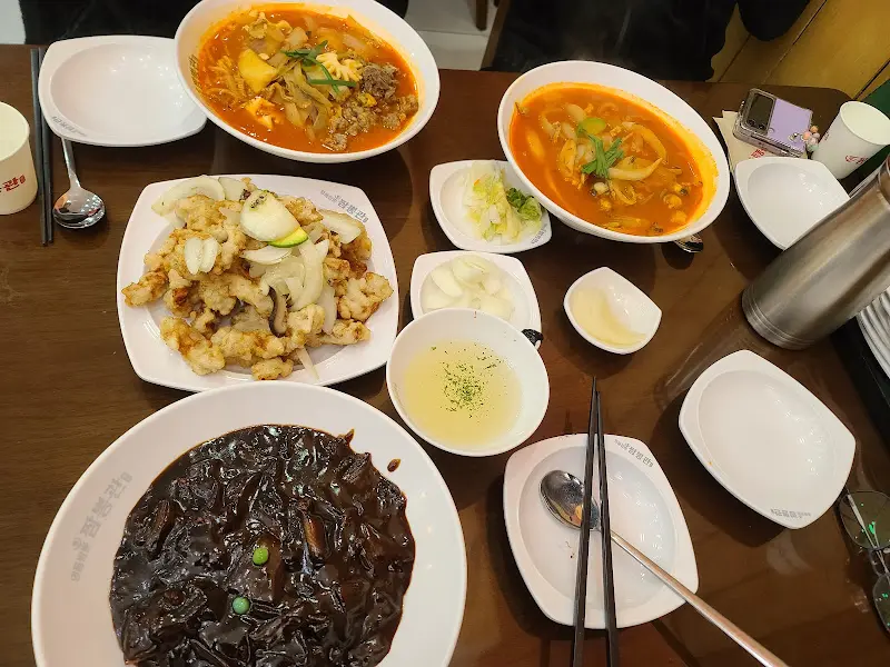 다양한 메뉴를 한 상 가득