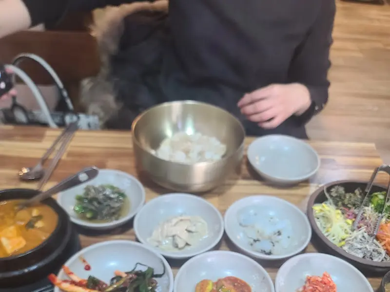 푸짐한 한 상 차림이 든든함을 선사한다.