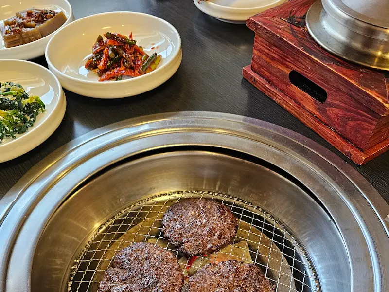 숯불 위에 올려진 떡갈비