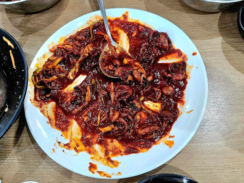 매콤한 양념에 버무려진 쭈꾸미볶음