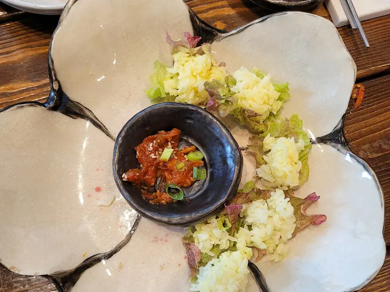 정갈하게 담긴 반찬들