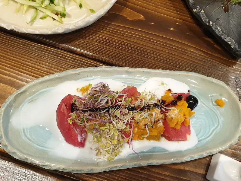 플레이팅이 아름다운 샐러드