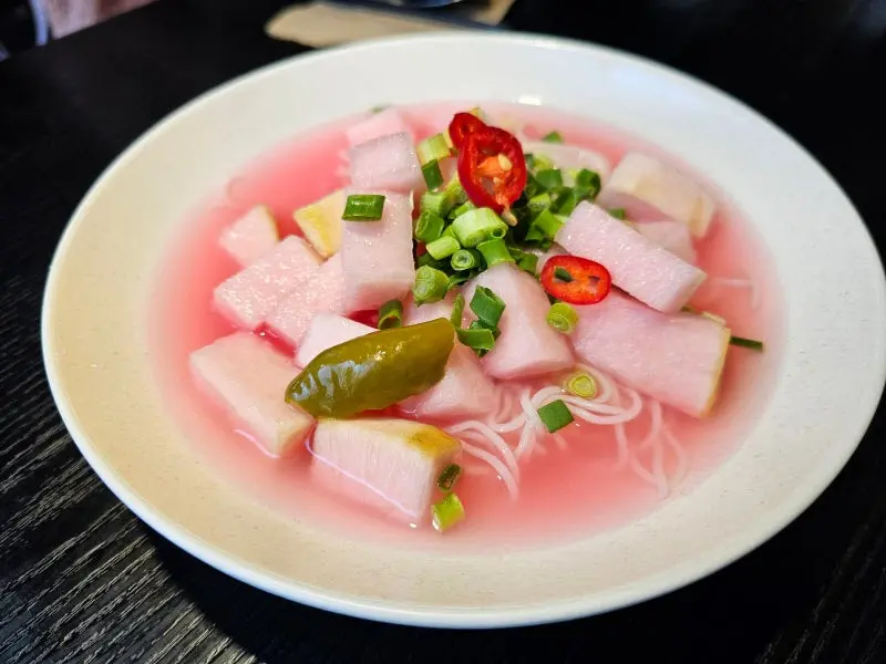 윤공 비스트로의 동치미국수