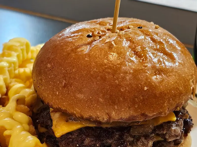 아메리칸 치즈 버거의 모습