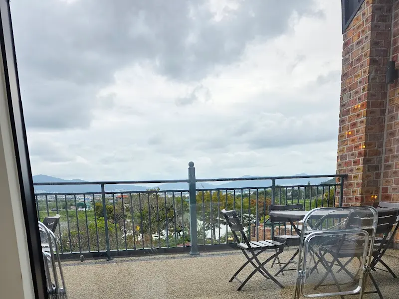 카페 내부에서 바라본 낙동강