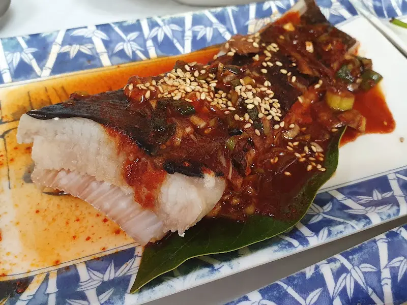 윤기가 흐르는 생선구이