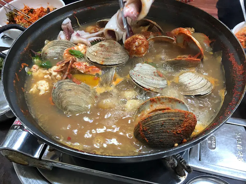 해물탕 조리 장면