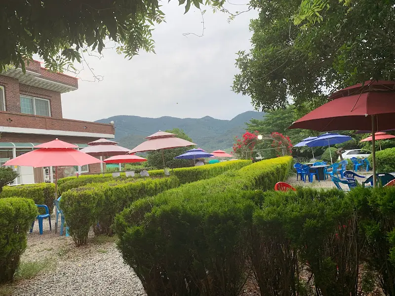 일미가든 야외 테이블