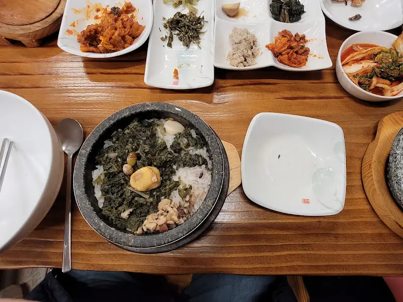 정갈하게 차려진 곤드레밥 정식 한 상 차림