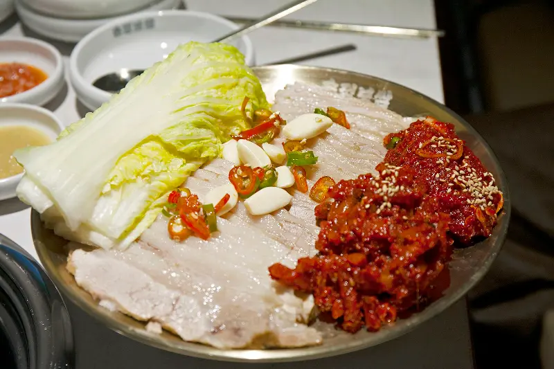 정갈하게 담긴 보쌈