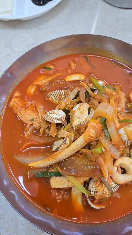푸짐한 꼬막짬뽕