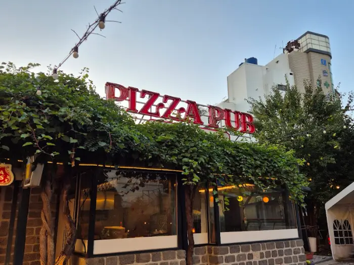 PIZZA A PUB 간판