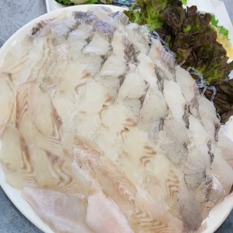 신선하고 쫄깃한 광어회