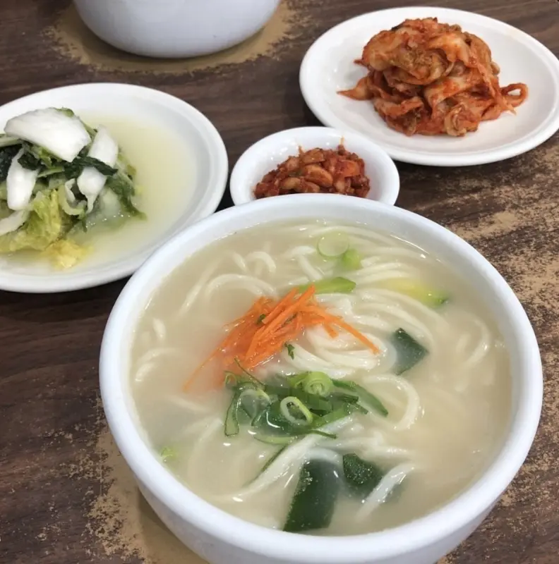 칼국수와 김치