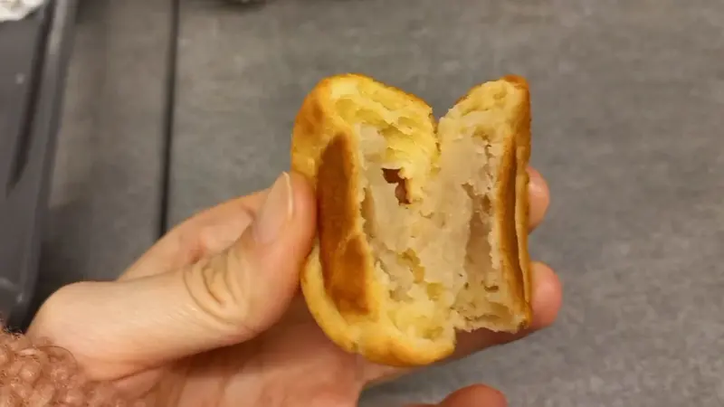 단면을 보여주는 밤빵 이미지