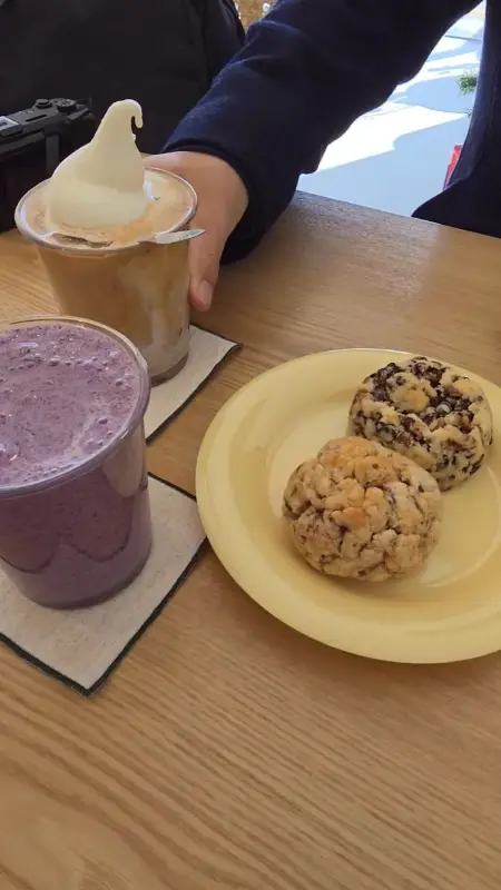 온다비 음료와 쿠키