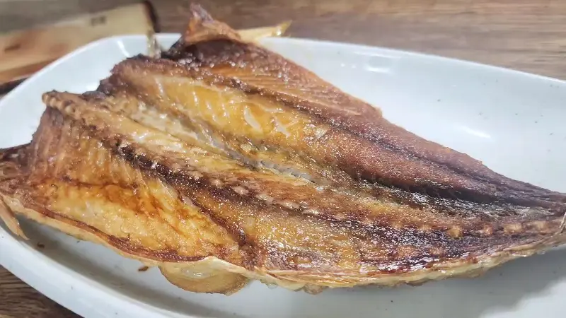 노릇하게 구워진 간고등어