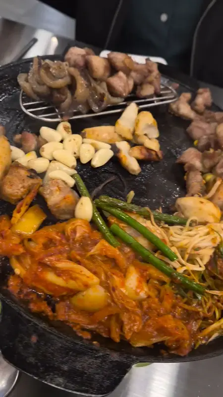 노릇하게 구워진 뒷고기