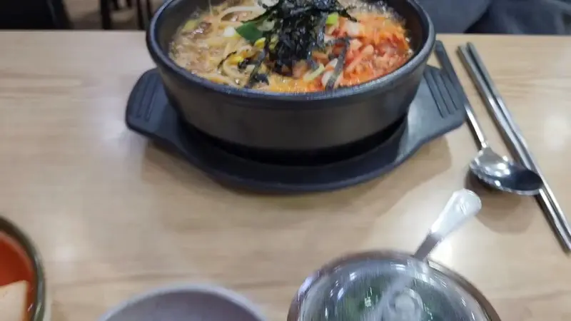 푸짐한 콩나물국밥 한 상