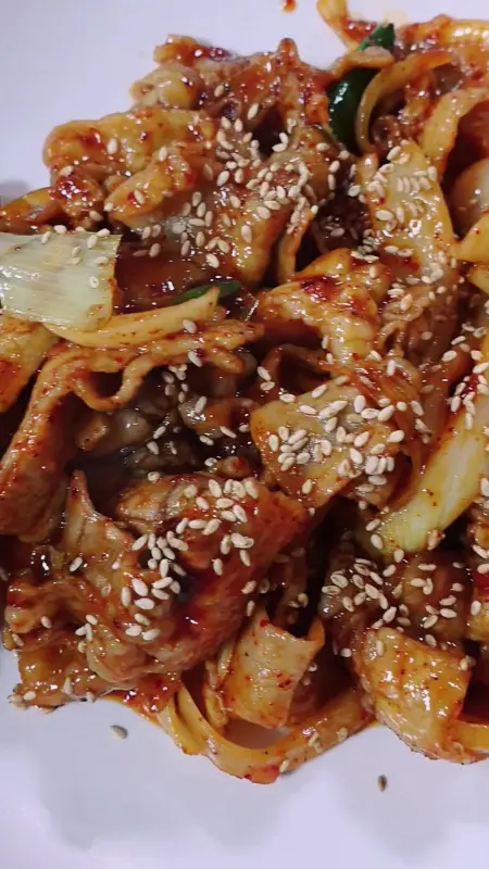 윤기가 자르르 흐르는 두루치기의 모습