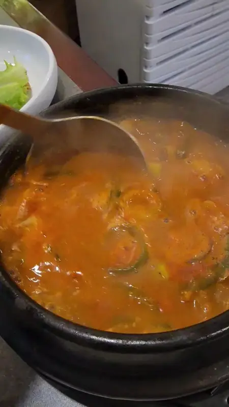 보글보글 끓고 있는 김치찌개