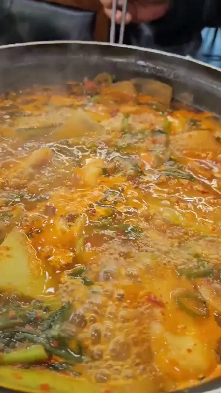 보글보글 끓고 있는 오리탕