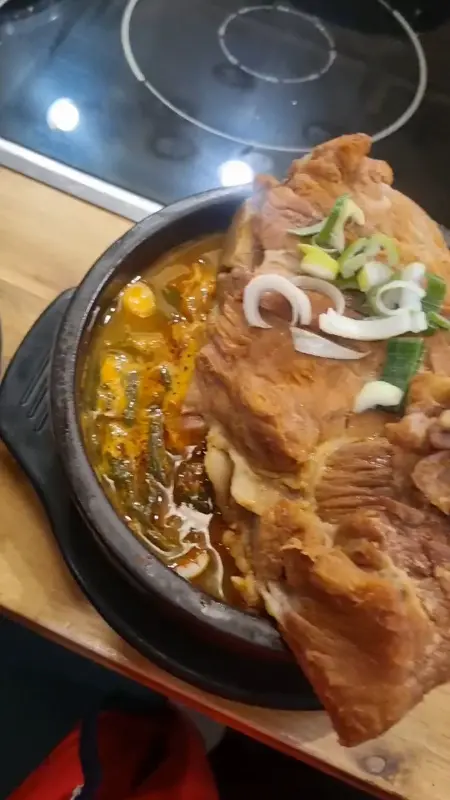 살이 가득 붙은 뼈