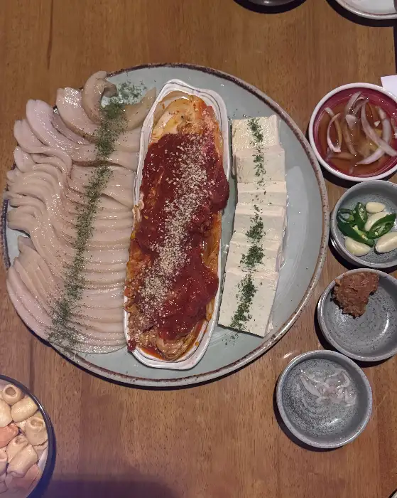 왜관 촌주 두부수육김치