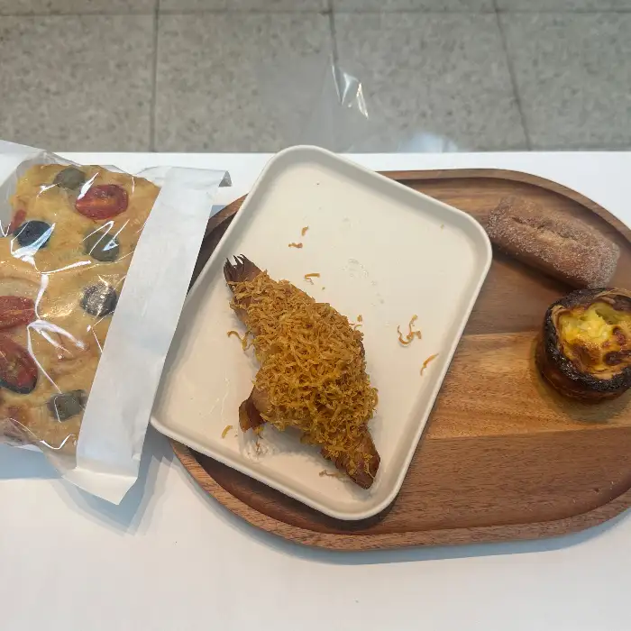 트러플 머쉬룸 페스츄리 한 조각