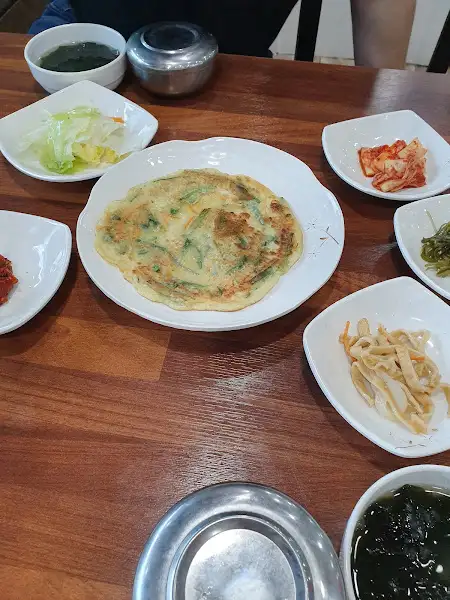 플레이팅된 음식 사진