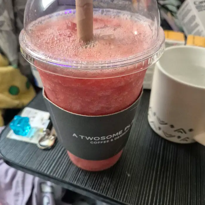딸기맛 스무디 또는 에이드