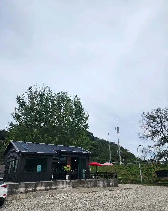 카페 외관 모습