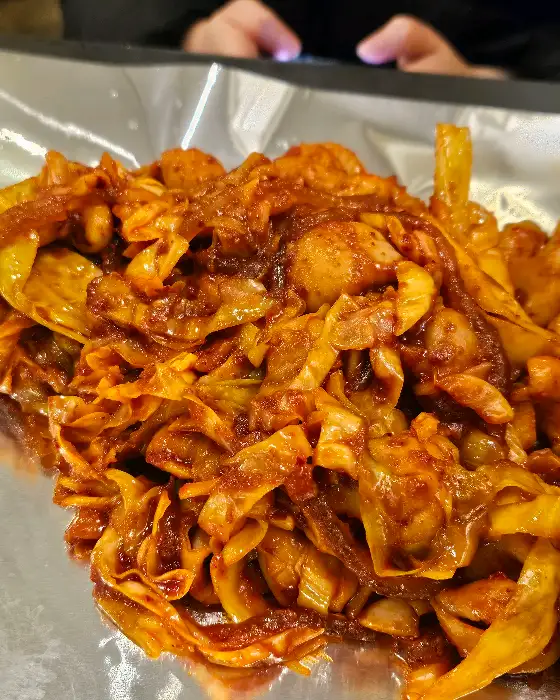 푸짐하게 담겨 나온 야채곱창