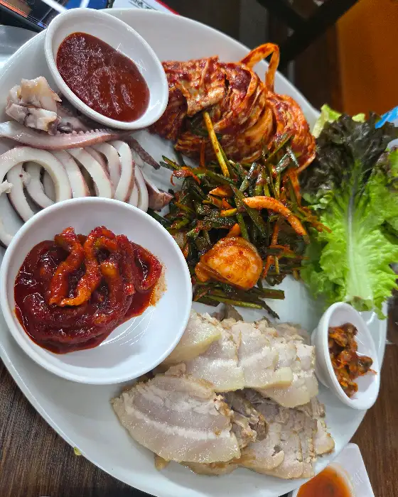 보쌈김치와 곁들여 먹는 보쌈