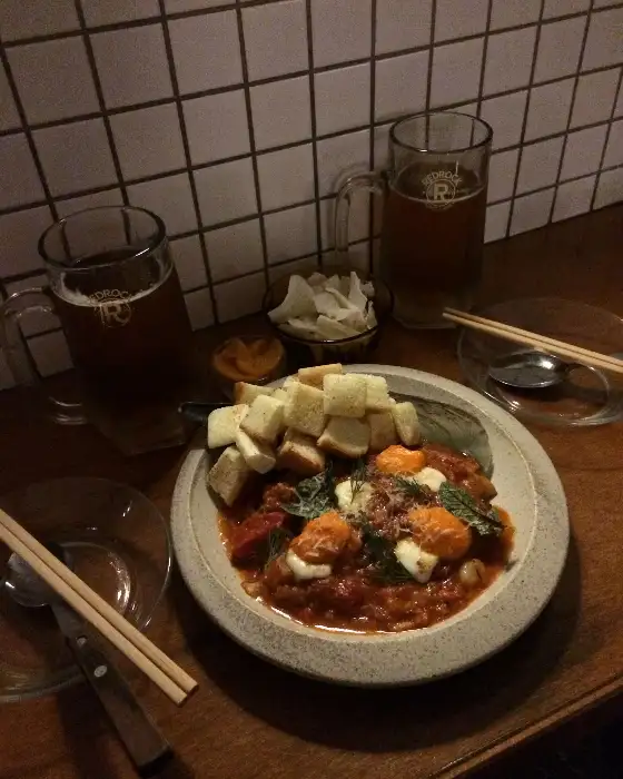 해산물 스튜와 빵