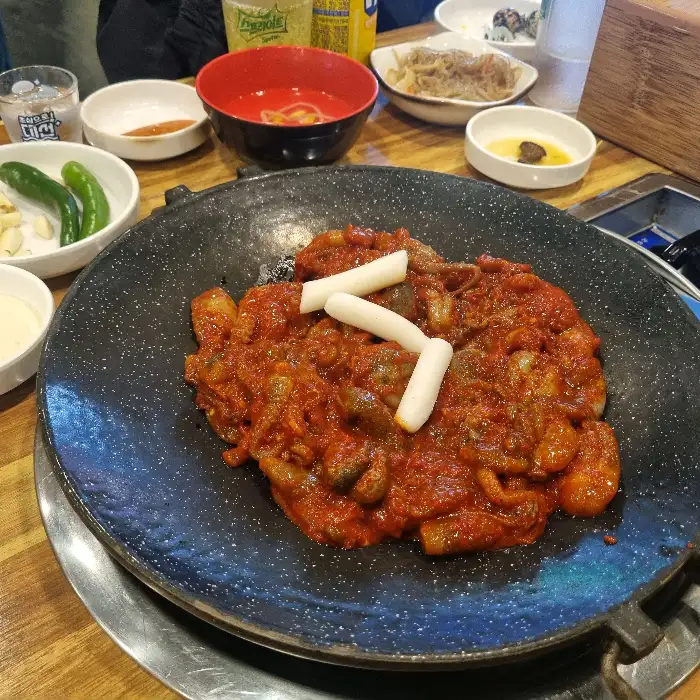 철판 쭈꾸미 볶음 요리